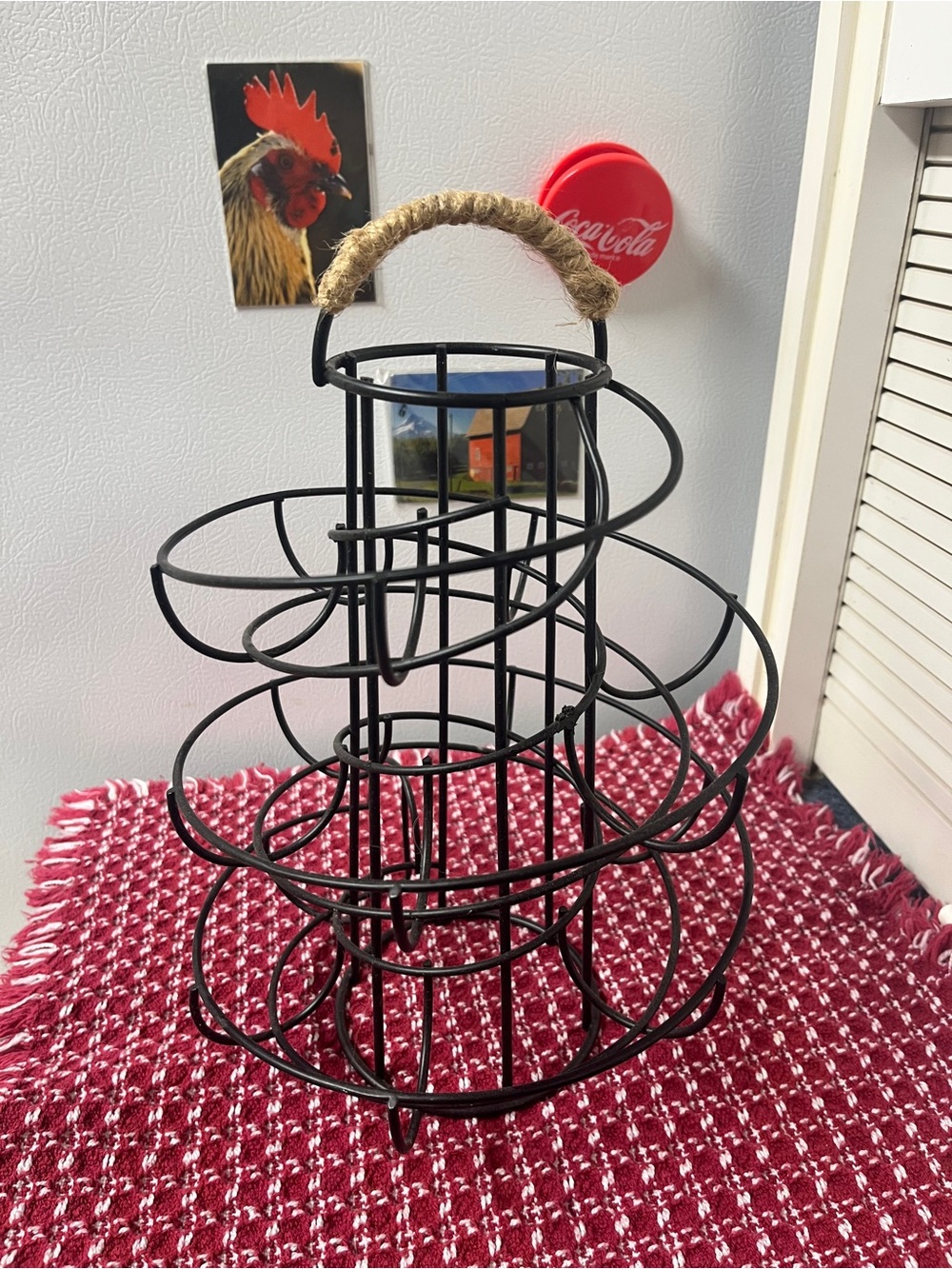 Black Metal Spiral Egg Skelter Holder Rack with Rope Handle